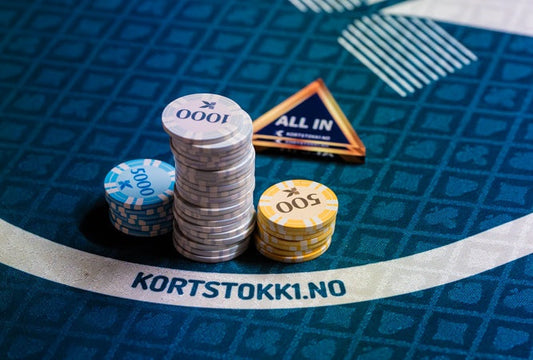 Klar for Poker-NM? Skap den ultimate casinofølelsen på hjemmebane
