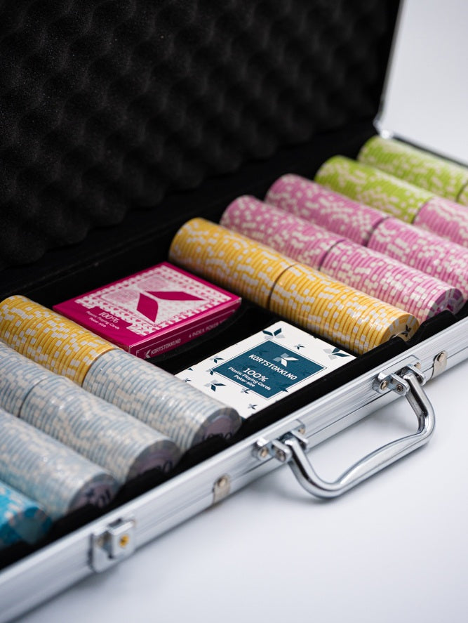 Pokerset - 500 sjetonger i medfølgende koffert og to kortstokker