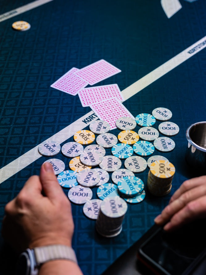 Pokerset - 500 sjetonger i medfølgende koffert og to kortstokker